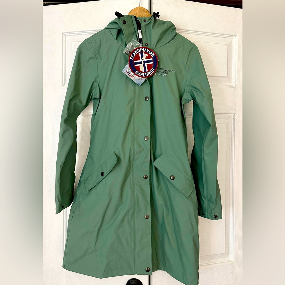 Scandinavian Explorer raincoat. New with tags. Designed in Norway. 🇳🇴